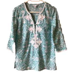 Linen tunic with contrast trim and slits at hem